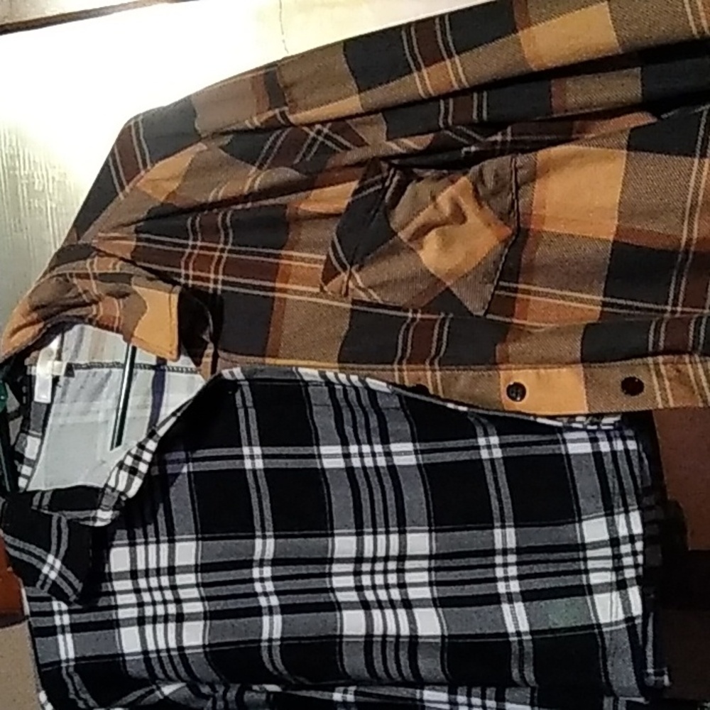 A two diffrent designs sides crop top flannel